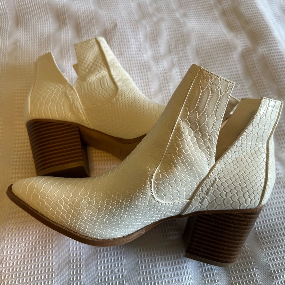 Zby Ankle Boots